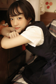 在厨房里面插秧